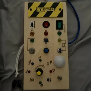 C***a vásárlótól kapott Montessori foglalkoztató tábla LED fényekkel.