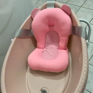 A***e vásárlótól kapott babatámogató párna a fürdőkádhoz.