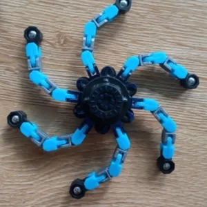 V*****a vásárlótól kapott átalakítható robot fidget spinner.