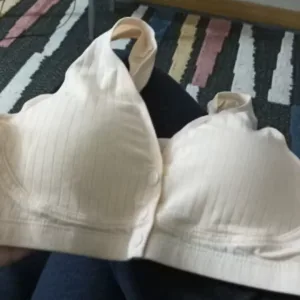 C***r vásárlótól kapott szoptatós melltartó és kismama fehérnemű.