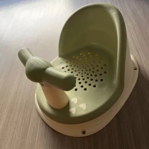 A***e vásárlótól kapott baba fürdőszék csúszásgátló szék.