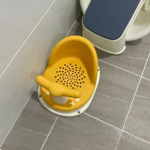 M****e vásárlótól kapott baba fürdőszék csúszásgátló szék.