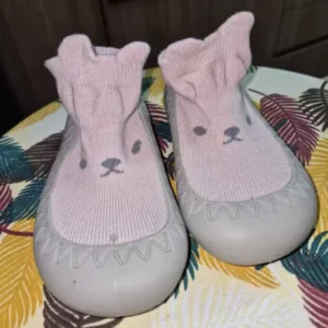 M****a vásárlótól kapott Baba Első Járó Slip-On Zokni Cipő.