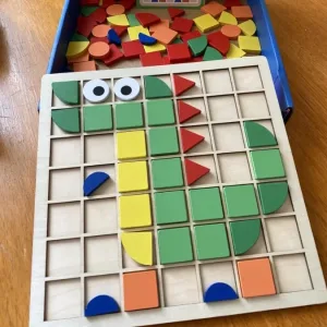 T****e vásárlótól kapott Fa Geometriai Alakzat Mozaik Puzzle.
