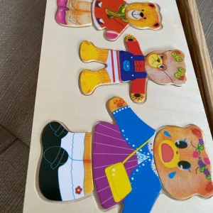 E***a vásárlótól kapott Fa Öltöztetős Kirakó Készlet.