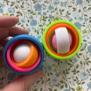 B***b vásárlótól kapott végtelen flip ball ujj babráló pörgettyű.