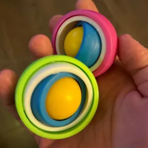Végtelen Flip Ball Ujj Fidget Spinner-t kapott J****n vásárlótól.