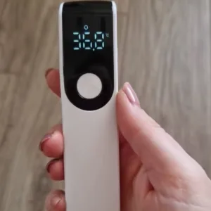 J****n vásárlótól kapott infravörös, érintés nélküli digitális hőmérő.