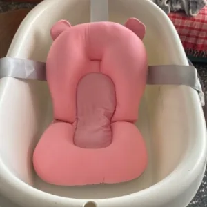T****e vásárlótól kapott babatámogató párna a fürdőkádhoz.