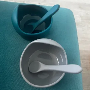 V****a vásárlótól kapott szilikon tapadó tál kanállal.