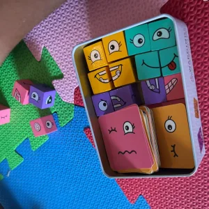 S****n vásárlótól kapott Kifejezés Puzzle Építőkocka Játék Csengővel.
