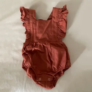 Baby Girls Sleeveless Romper primit de la cumpărătorul L***e.