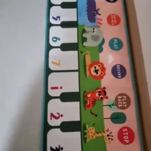 Covorul tastatură de la cumpărătorul B***a cu sunete de animale.
