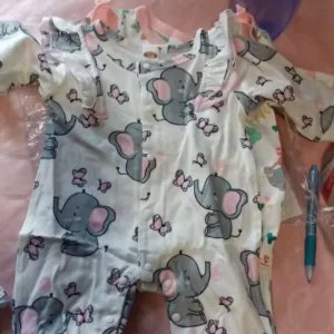 Haine de bebeluș cu mâneci lungi și bandă de cap primită de la cumpărătorul V****a.