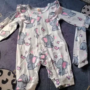 Haine lungi pentru bebeluși cu bandă pentru cap, primite de la cumpărătorul B***r.
